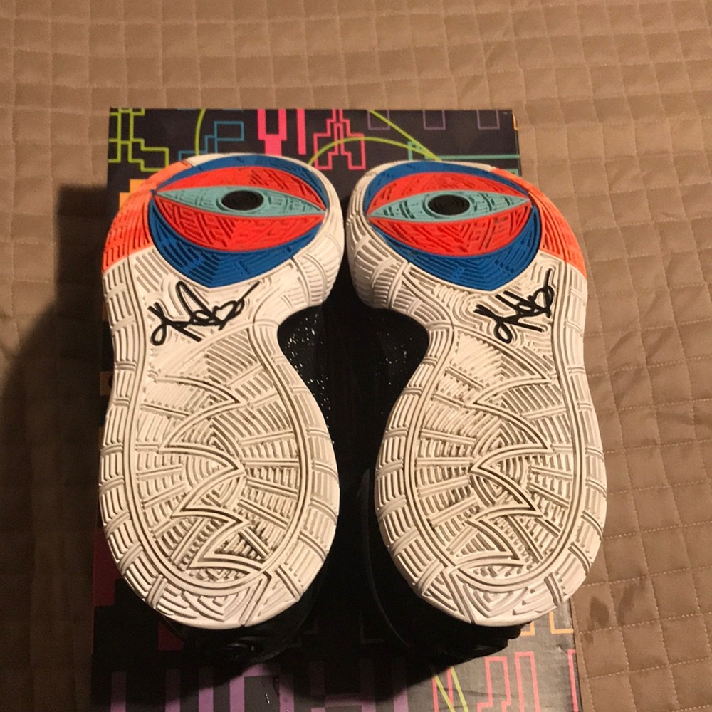 Kyrie 6 - Picture 3 of 4